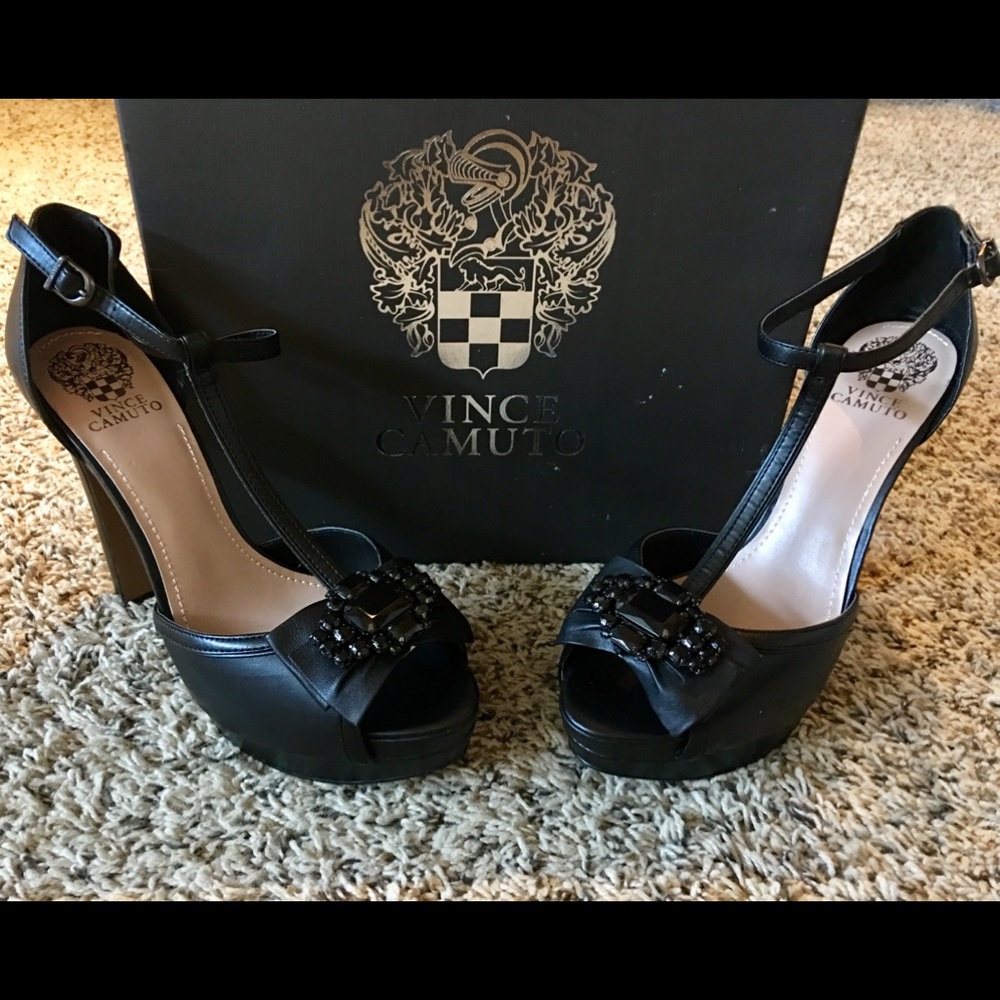 NWOT Vince Camuto Jewel T-Strap Platform Heels